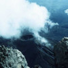 Blick vom Gipfel des Meru (4575 m) auf den Ash Cone, den jüngeren Tuff-Asche-Vulkan in der Caldera