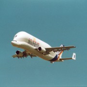 Modernes Transportflugzeug: Mit ihm werden Teile des Airbus zwischen den verschiedenen Produktionsstätten transportiert. 