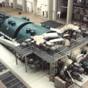 Turbine und Generator in einem Kraftwerk 