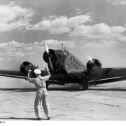 Eine Ju-52 in Berlin: Diese Maschine wird auch heute noch für Touristenflüge über Berlin und seiner Umgebung genutzt. 